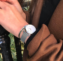 Load image into Gallery viewer, Classic Gold Bangle
